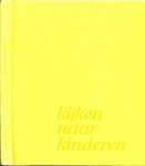 Euwe, Caroline .. Met wetenschappelijke begeleiding Sjef Teuns arts kinderanalyticus - Kijken naar kinderen, aan de hand van 140 foto`s de eerste 4 levensjaren, een boek over kinderpsychologie en ontwikkelingspsychologie n.a.v. de TV-serie