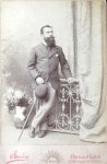 Reding, Victor: - [Kabinettfotografie, ganze Figur nach halbrechts]