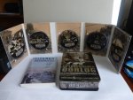  - De Loopgravenoorlog. De volledige geschiedenis van de eerste wereldoorlog  in 5 DVD's + Het boekje "IJzeren Doodskisten". Paperback 151 pagina's.