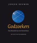 Beumer , Jurjen . [ isbn 9789025960827 ] - Godzoekers . ( Van Benedictus tot Oosterhuis . )  Godzoekers als Benedictus, Rumi, Oosterhuis en Thich Nhat Hanh hebben in hun geschriften geprobeerd hun diep religieuze ervaringen te verwoorden. In dit fraai vormgegeven boek citeert Jurjen Beumer -