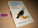 Gerald S. Tuck - A field guide to the seabirds of Australia and the world.