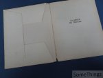 N/A. - Les Franciscaines Missionaires de Marie. - La Grace du Travail. L'imprimerie. La oeinture. La chasublerie. Filage et Tissage. Tapis et Tentures. La Dentelle. La Broderie. Ouvrage édité a l'occasion de l'Exposition Internationale de Paris 1937 Arts et Techniques.