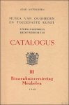 N/A. - OUDHEIDKUNDIGE MUSEA. VLEESHUIS. CATALOGUS. III. BINNENHUISVERSIERING / MEUBELEN