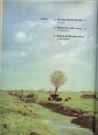 Joode Ton - met fotografie: Peter Schütte .. Boekweit: altijd te veel of te weinig - Landleven het boerenbestaan van toen .. Aan het wapen van Hoogeveen is duidelijk te zien dat deze plaats alles met turfwinning temaken had