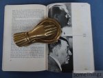 Röhrs, Hans-Dietrich. - Hitler - die Zerstörung einer Persönlichkeit. Grundlegende Feststellungen zum Krankheitsbild von Dr. med. H.-D. Röhrs. Mit 7 Abbildungen.