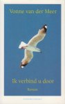 Meer (Eindhoven, 15 december 1952), Vonne van der - Ik verbind u door - In een provincieplaats in het midden van het land, niet ver van de A12, in een huis op steenworp afstand van een klein station vanwaar ieder halfuur een trein vertrekt richting Schiphol, luchthaven met verbindingen naar alle werel