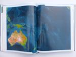 Niet vermeld. - Dumont Weltatlas. Die Erde in Karten, die Erde in Fakten, die Erde in Bildern. (zie 28 foto's).