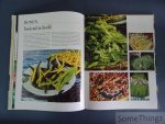 Hageman, Kees en Elisabeth de Lestrieux. - Uit de natuur: groenten. Met verrukkelijke recepten.