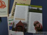 Anon. - Jozef Maes / Sonja Hauspie et al. - Documentatie betreffende de Heksenstoet te Beselare. (Programmaboekje 25 juli 1965 met bijgevoegd enkele pagina's tekst van Jozef Maes, krantenknipsels en flyers / Programmaboekje 31 juli 1966 met 2 flyers / boekje 42ste Heksenstoet. Beselare ...
