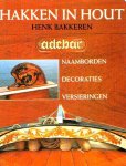 - HOUTBEWERKEN:  Hakken in Hout - naamborden, decoraties, versieringen - Henk Bekkeren, 136 blz.
