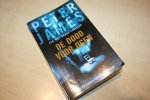 James, Peter - De dood voor ogen