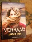 Haas, Abigail - Verraad