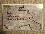  - BERLIN ZERRISSEN DURCH MAUER UND STACHELDRAHT / Berlin torn apart by wall and barbed wire / déchiré par le mur et la haie barbelée
