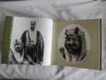 وزارة الاعلام، المملكة العربية السعودية = ʻAbd al-ʻAziz al- Saud / Minintry of Information, Saudi Arabia. ; Muʼassasat al-Turāth. - ʻAbd al-ʻAziz Al Saud : a life in photographs = une vie en photographies = una vita in fotografie. abd al aziz al saud