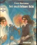 HARTMAN EVERT .. Omslag : Jan Wesseling - HET ONZICHTBARE LICHT .. Leny ontdekt dat ze helderziend is. Visioenen, dromen, stemmen... Zij ziet dingen die voor anderen onzichtbaar zijn. Leny stuit op veel onbegrip en wantrouwen. Gaandeweg lukt het haar om haar gaven een plaatsje te geven in ha