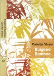 Visser Carolijn ontbrak het in china niet aan angst ongemak en tegenslag - Buigend Bamboe   ... is het verhaal van twee reizen per boot ,bus en trein door het binnenland van China,een reisververslag dat persoonlijk van aard is, maar dat zoveel verhalen over China te berde brengt dat adembenemende literatuur wordt