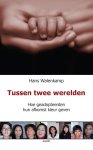 Hans Walenkamp - Tussen twee werelden Hoe geadopteerden hun leven kleur geven