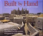 Steen, Althena / Steen, Bill / Komatsu, Eiko - Built by Hand. Vernacular Buildings Around the World