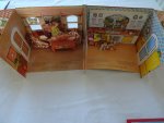 Shapiro, Arnold, Linda Griffith & Lothar Meggendorfer. - Mijn huis. Speelboek/ Het Poppenhuis Boek. Een geschenk voor brave kinderen. 2 titels. Shapiro, Arnold, Linda Griffith & Lothar Meggendorfer. - Mijn huis. Speelboek/ Het Poppenhuis Boek. Een geschenk voor brave kinderen. 2 titels.