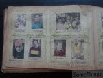 Anon. - Scrapbook / verzamelalbum / oud postkaartenalbum met talrijke krantenknipsels van wielrenners (jaren '40-'50-'60).