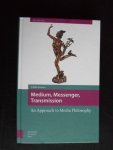 Krämer, Sybille - Medium, Messenger, Transmission, An Approach to Media Philosophy Krämer, Sybille - Medium, Messenger, Transmission, An Approach to Media Philosophy