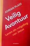 Plass, Adrian  . [ isbn 9789057871337 ] 3413 - Veilig avontuur . ( Leven als volgeling van Jezus: betrouwbaar, liefdevol, radicaal . )   Een leven in veiligheid en tegelijk vol avontuur, liefdevol begeleid door een werkelijk aardige vriend – dat is het heel persoonlijke verhaal van Adrian Plass -