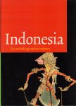Sri Hardiati, Endang & Pieter ter Keurs (redactie) - Indonesia (De Ontdekking van het Verleden), een fascinerend beeld van de overweldigende rijkdom van deze prachtige archipel, 208 pag. hardcover, gave staat
