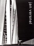 Boer , Sietske de . [ isbn 9789072216915 ] 4314 - Jan Versnel . ( Jan Versnel is een van de bekendste Nederlandse architectuur- en interieurfotografen. Hij voelt zich sterk verwant aan de naoorlogse vertegenwoordigers van het Nieuwe Bouwen en hun credo 'licht, lucht en ruimte'.  -