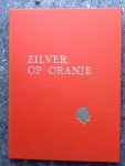 Thiel, Mr. F.J.F.M van en anderen - Zilver op oranje. Koningin Juliana 25 jaar vorstin herinneringen van bekende Nederlanders