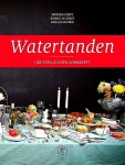 Greef , Renske de . &  Andrea Costa . & Karlijn Souren . [ isbn  9789038898483 ]  3519 ( Gesigneerd met een opdrachtje voor Tanja van Karlijn . ) - Watertanden . ( Hoe eten je leven vormgeeft. ) Zo’n boek heb je nog nooit gegeten!   Weten kinderen echt niet meer waar hun hamburger van gemaakt is? Hoe ziet de ideale lunchpauze eruit? En kunnen dementerende ouderen zich meer herinneren door het -