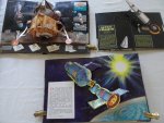 Diverse auteurs. - Space Mission/ Verken de ruimte. Het pop-up boek van de ruimtevaart/ Op weg naar de ruimte. 3 titels.