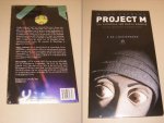 Milan Hofmans; Barry Atsma (leest voor) - Barry Atsma leest Project M Luisterboek, een avontuur van Madhu Mahavir [4 CD Luisterboek]