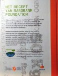 Blaauw , Ron . & Margot Janse . & Dick Middelweerd .  inv 2816 - Roots .  Recepten uit de wereld van Rabonank Foundation . )  Rabobank Foundation heeft in het kader van haar 40-jarig jubileum een bijzonder kookboek uitgebracht: ROOTS. Drie Nederlandse topkoks, Ron Blaauw, Margot Janse en Dick Middelweerd,  -
