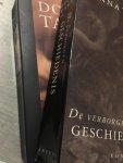 Tartt, D. - Twee delen van Donna Tartt; De kleine vriend en De verborgen geschiedenis