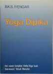 B.K.S. Iyengar - Yoga dipika (licht op yoga) Het meest komplete Hatha-Yoga boek