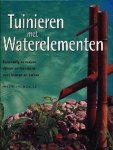 Philip Swindells, Els van Enckevort - Tuinieren met waterelementen eenvoudig te maken vijvers en fonteinen voor binnen en buiten