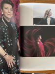Puttelaar, Carla van de - Artfully Dressed Women in the Art World Portraits  Signed by photographer