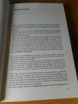 Duyzings, Martin W. - Een krat vol dode ratten. In vijf werelddelen achter de coulissen van de grote reportage.