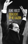 Auke Hulst 10298 - Zoeklicht op het gazon