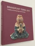 Augustijn, Piet, a.o., - Brandpunt Terra 2011. Traditie en vernieuwing in de Keramiek/ Tradition and innovation in Caramics. [+ DVD Out of Delft]