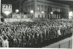 Busch (fotografie) - Persfoto Fackelzug der FDJ op Unter den Linden in Berlijn bij de viering van het 30-jarig bestaan van de DDR