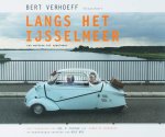VERHOEFF, BERT. & BOS, ROLF. - Langs het IJsselmeer van werkzee tot speelmeer. Met fragmenten van Jac.P.Thijsse uit 'Langs de Zuiderzee' en hedendaagse verhalen van Rolf Bos.