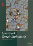 [{:name=>'L. Reychler', :role=>'A01'}, {:name=>'T. Paffenholz', :role=>'A01'}] - HANDBOEK TERREINDIPLOMATIE