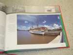 Redactie Centraal Bureau Voor De Rijn- En Binnenvaart / Diverse Auteurs - Rivers of the World. Binnenvaart op Wereldschaal. Inland Shipping a Global Player. Incl. cd-rom.
