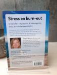 Worp, Tini - Stress en burn-out - De oorzaken en de oplossingen om weer ontspannen en gelukkig te worden.