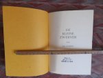 Overeem, Jac. - De Kleine Zwerver. --- 1e druk, zonder jaar. Paperback met kartonnen platten. Band en illustraties tekeningen door J.W. Ooms. Eerste druk. In goede staat. Wel klein vlekje op voorplat en rug. 76 pp.