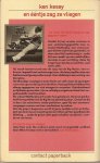 Kesey, Ken  .. Vertaling Bert Koning  en L Heebroek   .. Omslag Gerard Hadders - En eentje zag ze vliegen  .. One Flew Over The Cuckoo's Nest.