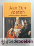Kooten, Drs. R. van - Aan Zijn voeten --- Onderwijs en verdieping in de geloofsleer