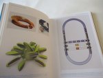 Besten Liesbeth den - On Jewellery / A Compendium of international contemporary art jewellery