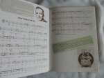 Joop van Houten //// Verbeecke, Walter - Nederland bevrijd - een muzikale terugblik op de meidagen van '45 - Voor zang met akkoorden. Bevat 55 Nederlandse en Engelse liedjes uit de bevrijdingstijd - met akkoordenschema  /// De muzikale vaderlandse geschiedenis